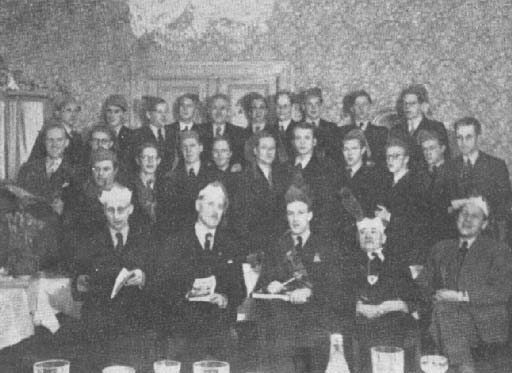 Gruppfoto vid Motet � restaurang Rullan den 20/11 1943